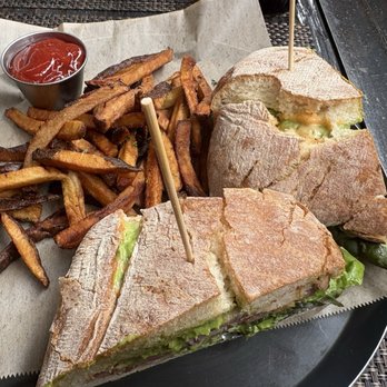Running Goose - Al pasta sandwich - Gastropubs Near Me - Los Angeles, California