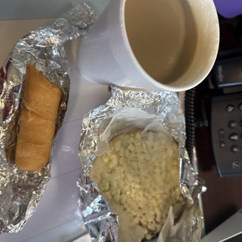 Tipico Rinconcito Colombiano - Coffee  Arepa con Queso Tequeno - Colombian Near Me - Hollywood, Florida