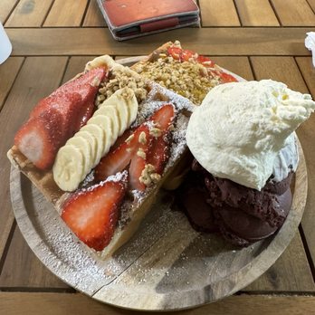 Waffle and Berry - Waffles Near Me - Honolulu, Hawaii