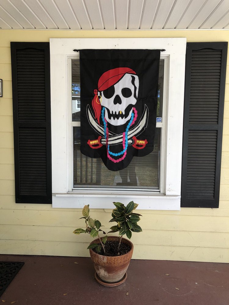 HEAD’S FLAGS Updated May 2024 3815 Henderson Blvd, Tampa, Florida