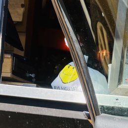Order sitting in the window for 10 minutes with no one to help.
