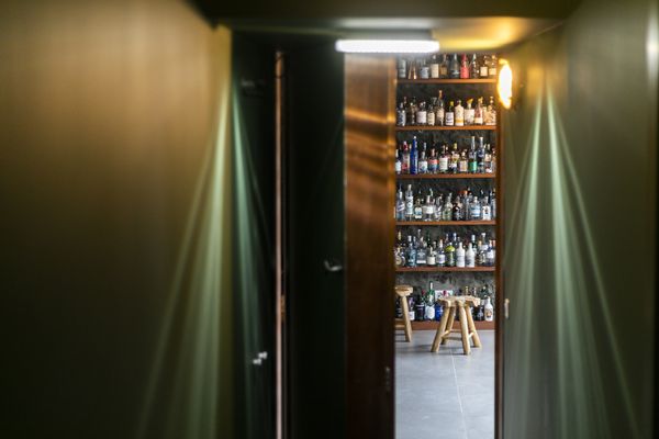 The Gin Library - The Worlds Largest Gin Collection by null