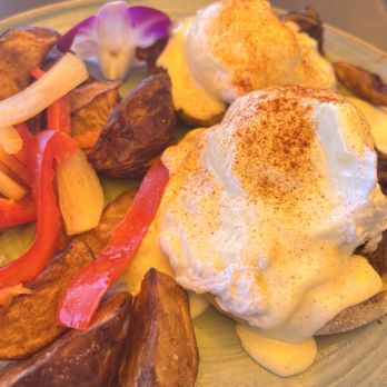 Castaway Cafe - Pork Castaway Eggs Benedict - American Near Me - Lahaina, Hawaii
