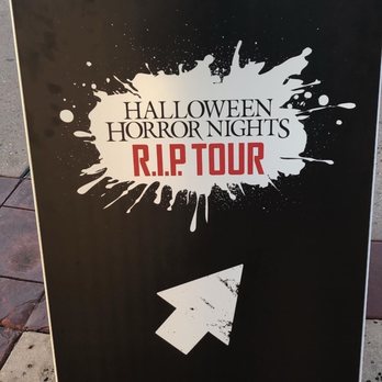 Universal Studios Florida - Rip tour! Concierge guided tour of all ten haunted houses. No lines, private bars and bathroom breaks. Yay! - Amusement Parks Near Me - Orlando, Florida