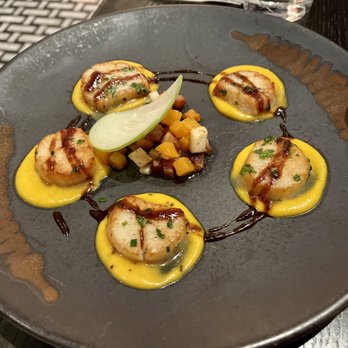 Gordon Ramsay Hell's Kitchen - Pan Seared Scallops. Beautiful presentation - Steakhouses Near Me - Stateline, Nevada Gordon Ramsay Hell's Kitchen - Pan Seared Scallops. Beautiful presentation - Steakhouses Near Me - Stateline, Nevada