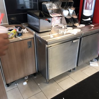 Burger King - Is no one gonna clean that? - Fast Food Near Me - Jonesboro, Georgia