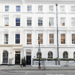 Midtown Wellness Covent Garden Building Entrance - Osteopathy, Physiotherapy, Sports Massage, Acupuncture Central London