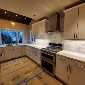 Seahurst Electric - Kitchen Undercabinet lighting, Everett, WInter '21 - Electricians Near Me - Everett, Washington Seahurst Electric - Kitchen Undercabinet lighting, Everett, WInter '21 - Electricians Near Me - Everett, Washington
