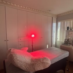 Deluxebod - Table and red light therapy