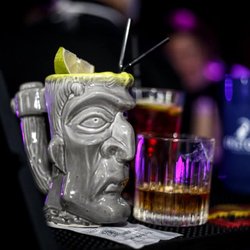Red Corner - Cocktails TIKI