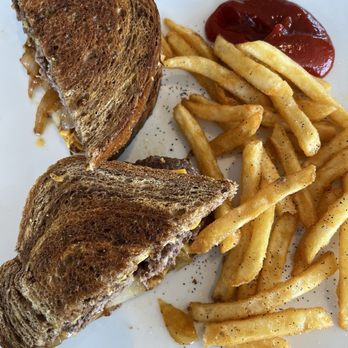 84 Cafe - Patty melt with grilled onions and American cheese- delicious! - Breakfast & Brunch Near Me - Hayti, Missouri