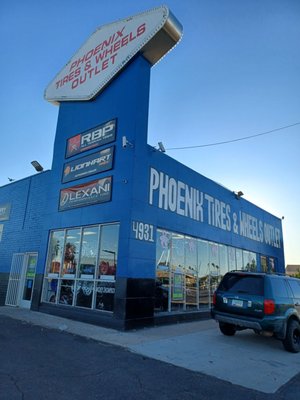 PHOENIX TIRES AND WHEELS OUTLET - Updated June 2025 - 180 Photos & 51