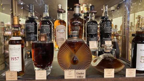 Hedonism Wines by null