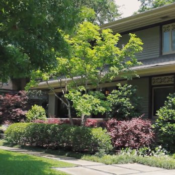 Dallas Groundskeeper - the front yard of a house - Gardeners Near Me