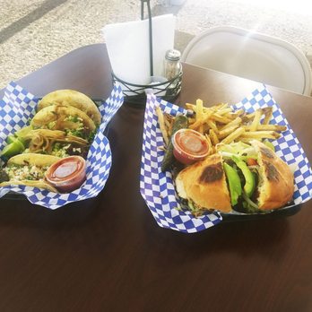 Plateros Roadrunner’s Grill - two baskets of food - Food Trucks Near Me - Cottonwood, Arizona Plateros Roadrunner’s Grill - two baskets of food - Food Trucks Near Me - Cottonwood, Arizona