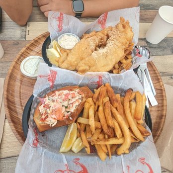 Frying Pan NYC - Lobster roll and fish and chips - Bars Near Me - New York, New York