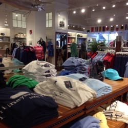Vineyard Vines - Interior