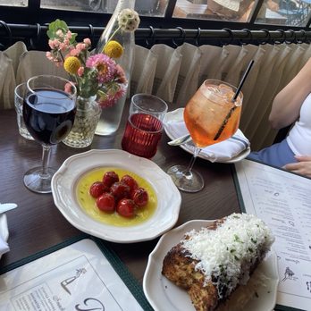 Donna's - Garlic Bread, Stuffed Peppers, and Donna's Spritz - Italian Near Me - Los Angeles, California Donna's - Garlic Bread, Stuffed Peppers, and Donna's Spritz - Italian Near Me - Los Angeles, California