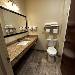 Cobblestone Hotel & Suites - Victor