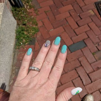 Hollywood Nails - The sparkle is awesome!  Great job T! - Nail Salons Near Me - Plymouth, Massachusetts