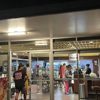 Liliha Bakery - Bakeries Near Me - Honolulu, Hawaii