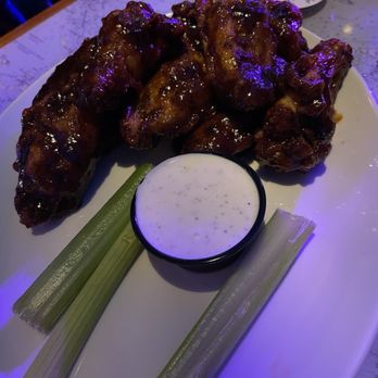 Jimmy Buffett's Margaritaville Restaurant - Jerk wings, not our favorite. Get a different flavor instead, and I say this comment as a Jamaican American. - New American Near Me - Hollywood, Florida