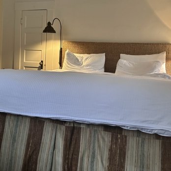 Upham Hotel - King bed with nice linens, Garden Cottage - Hotels Near Me - Santa Barbara, California