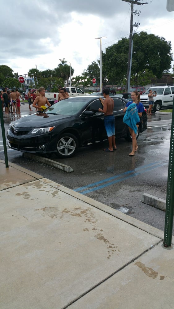 Ft. Lauderdale High School Aquatic Center Logo