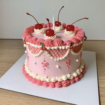 Moribakes - Vintage Style Cake - Macarons Near Me