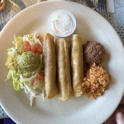 La Cueva's Chicken 1o Taquitos