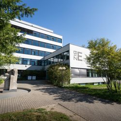 EB Zürich - Der Eingang der EB Zürich und des BiZE im Zürcher Seefeld.