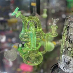 Arrow Smoke Shop - Rigs on rigs on rigs