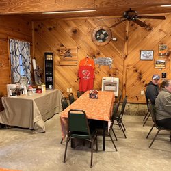 Preacher's Smokehouse - The eating area, they serve you.