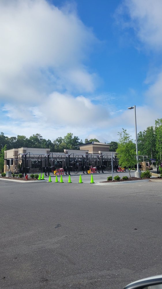 ZIPS CAR WASH Updated August 2024 16 Reviews 301 Grand Hill Pl