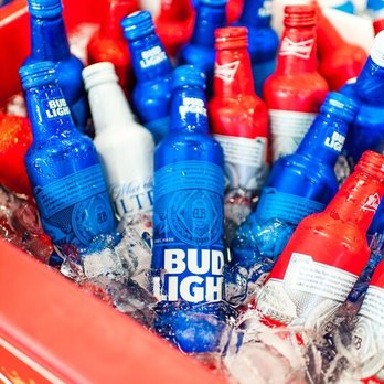 Double Quick - bud light bottles in a cooler - Convenience Stores Near Me - Yazoo City, Mississippi