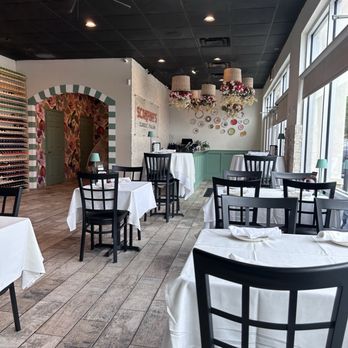 Scarpino's Classic Italian - Tables close to entrance - Italian Near Me - Lutz, Florida Scarpino's Classic Italian - Tables close to entrance - Italian Near Me - Lutz, Florida