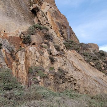 Morro Bay Rock - There are signs saying not to climb the Rock - Beaches Near Me - Morro Bay, California Morro Bay Rock - There are signs saying not to climb the Rock - Beaches Near Me - Morro Bay, California