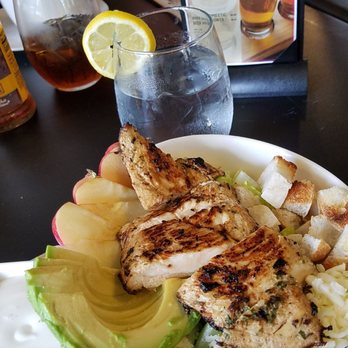 De Leon Cocina - Create your own Salad with chicken,avocado,mozzarella and apple - Latin American Near Me - St Augustine, Florida