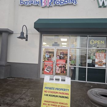 Baskin-Robbins - Exterior - Ice Cream & Frozen Yogurt Near Me - Inglewood, California Baskin-Robbins - Exterior - Ice Cream & Frozen Yogurt Near Me - Inglewood, California