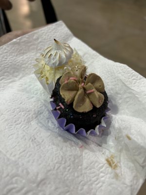 Donald E. Stephens Convention Center by null