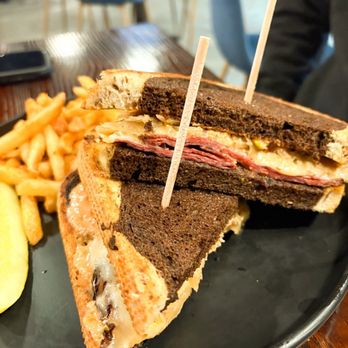 Ebullition Brew Works - Reuben sandwich - Gastropubs Near Me - Temecula, California