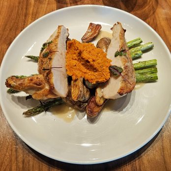 Willamette Valley Vineyards - Vancouver Waterfront - Roasted Chicken entree - Wine Tasting Room Near Me - Vancouver, Washington Willamette Valley Vineyards - Vancouver Waterfront - Roasted Chicken entree - Wine Tasting Room Near Me - Vancouver, Washington