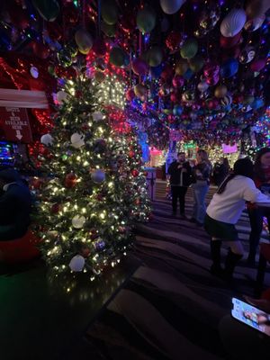 Frosty's Christmas Bar Chicago by null