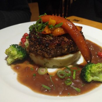 Bistrot l'Horloge - this steak was absolutely impossible to eat. SO CHEWY AND STRINGY. terrible quality beef - Bistros Near Me - Marseille, 13