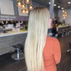 House of Lange - Extreme blonding service and full extension application