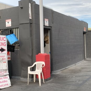 United Valet - Stairwell entrance close to the wall. Leads into the Santee Alley proper. - Parking Near Me - Los Angeles, California United Valet - Stairwell entrance close to the wall. Leads into the Santee Alley proper. - Parking Near Me - Los Angeles, California