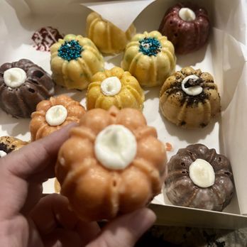 Bundts On Melrose - Desserts Near Me - Long Beach, California