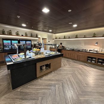 SilverKris Lounge - Buffet - Airport Lounges Near Me - Greater London, XGL
