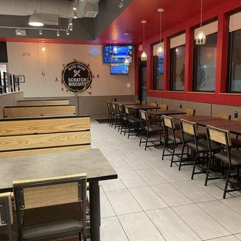 Hardee's - Plenty of seating. This is just one side. - Fast Food Near Me - St. Augustine, Florida