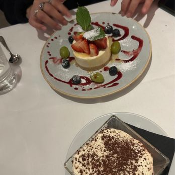 Da Mario Italian Restaurant - tiramisu and cheesecake - Italian Near Me - London, XGL Da Mario Italian Restaurant - tiramisu and cheesecake - Italian Near Me - London, XGL
